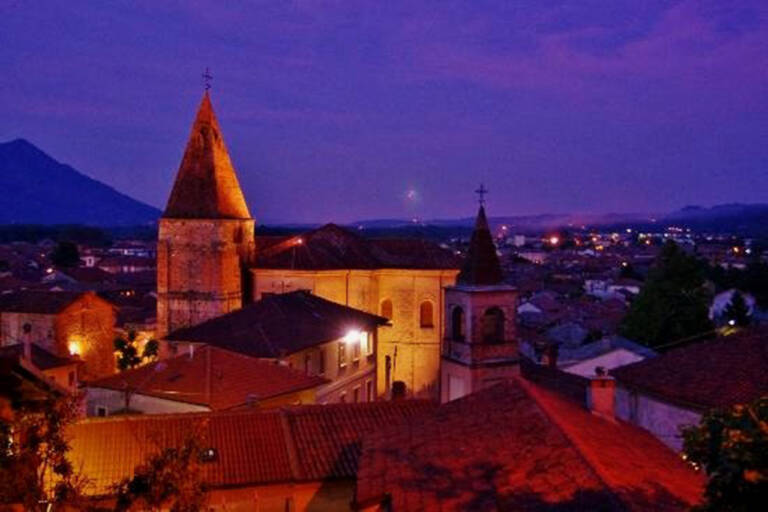 sant_ambrogio_di_torino_notturna